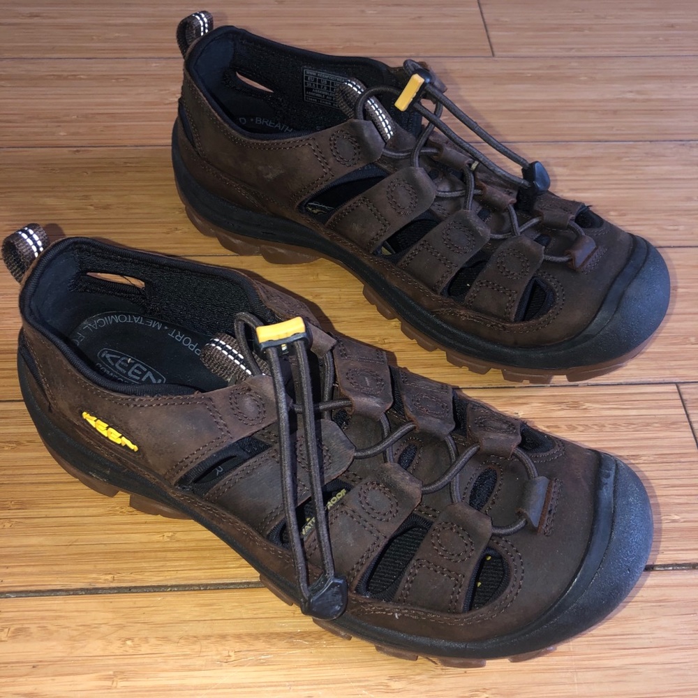 Men Keen sandals size 7 (Euro size 39.5)